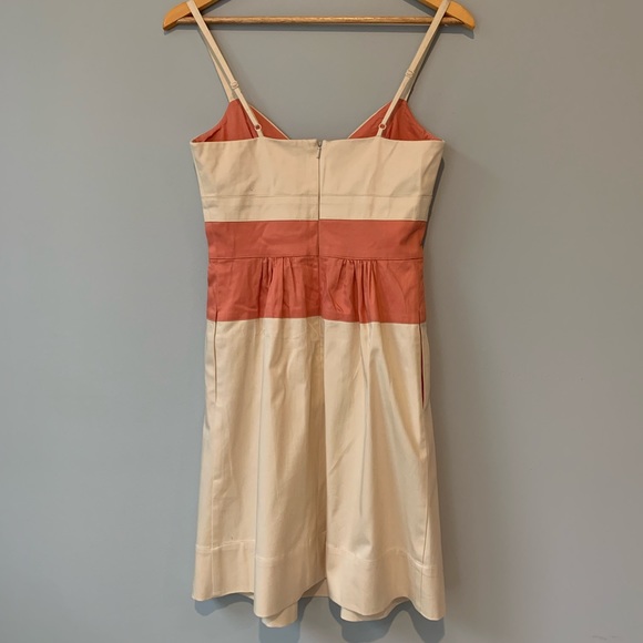 Jessica Simpson peel a book dress - Picture 2 of 4